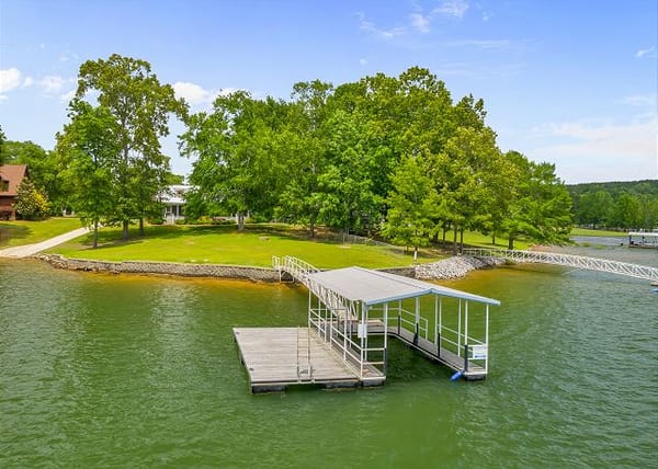 Kelley's Southern Comfort - Scenic views including Duncan Bridge!