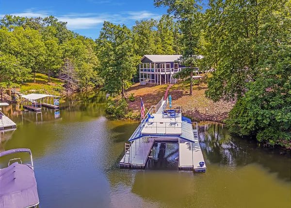 Lazy Daze - Located conveniently near Duncan Bridge Marina