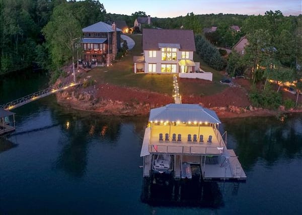 Dock & Awe - stunning 4-bedroom, 4-bath lakefront retreat